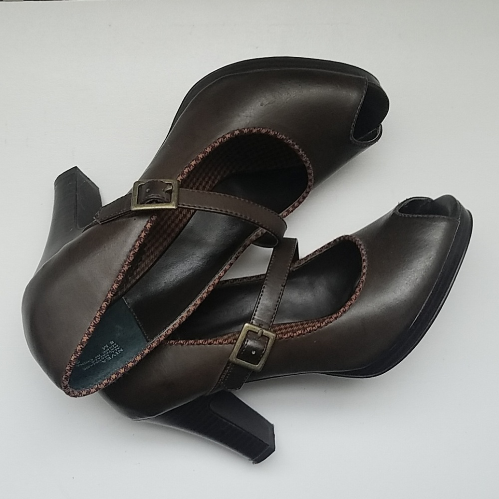 Retro Style Peep-toe Mary Jane Heels with Buckle